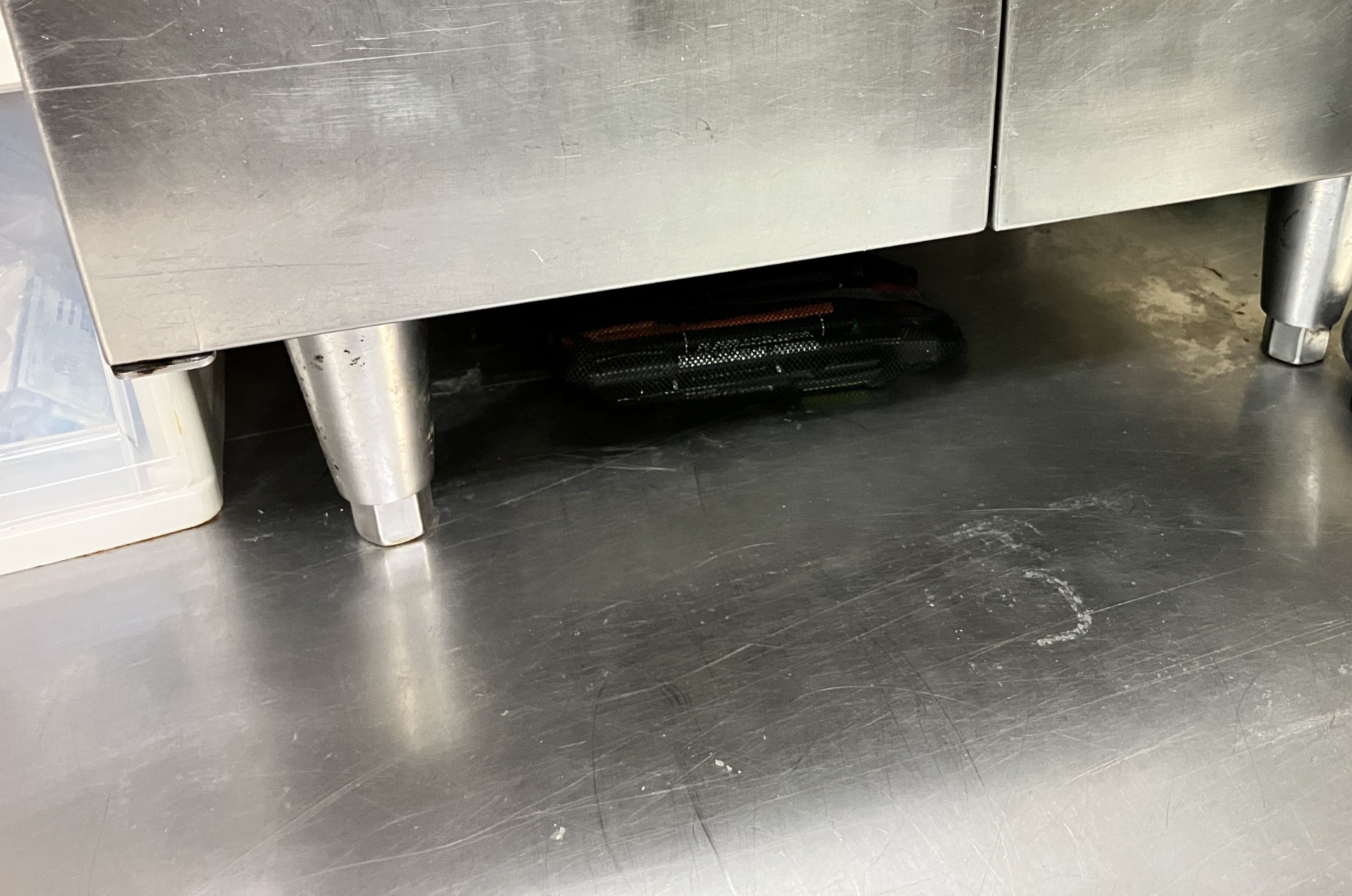 食品工場の什器の脚部