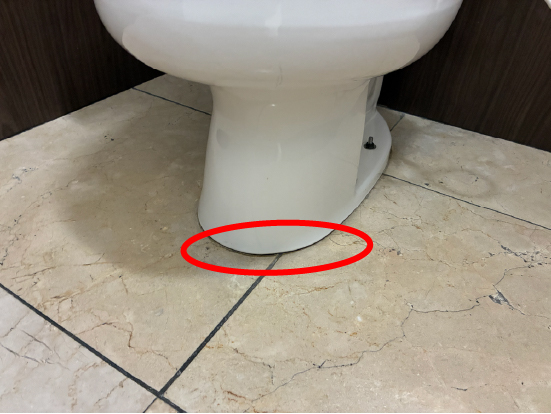 物流倉庫のトイレの隙間部分②